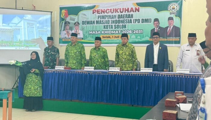 Lantik DMI Kota Solok, Ganefri Dorong Masjid jadi Pusat Pembinaan Generasi Muda