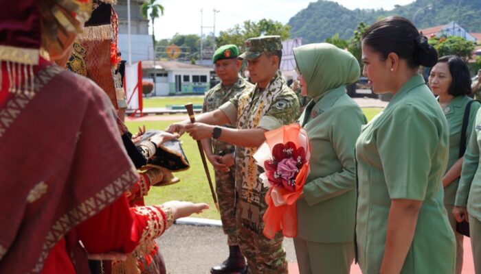 Danrem 032/Wbr Kunjungi Kodim 0311/Pesisir Selatan Beri Semangat