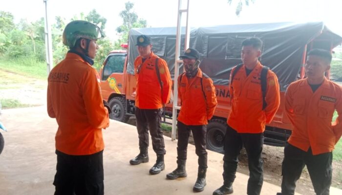 Mobil Masuk Jurang Sedalam 40 Meter di Flyover Kelok Sembilan