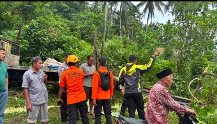 Kernet Truk Tewas Terlindas Saat Ganjal Ban di Tanjakan Padang Pariaman