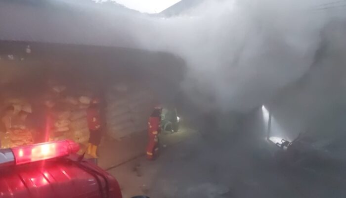 Gudang Kopra di Seberang Padang Terbakar Kerugian Capai Rp50 Juta