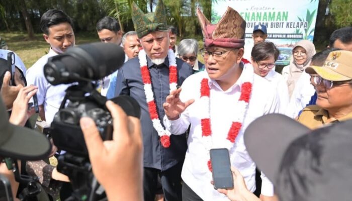 Mahyeldi dan Menteri LH Canangkan Gerakan Tobat Ekologis di Sumbar