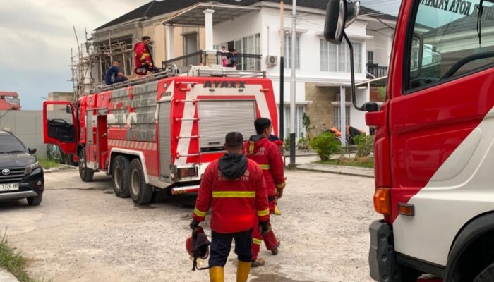 Kebakaran Lahan Akibat Bakar Sampah Merambat ke Rumah