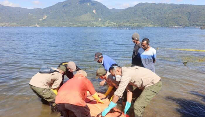 Mayat Tanpa Identitas Ditemukan Mengapung di Danau Singkarak