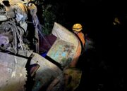 Truk Masuk Jurang di Sitinjau Lauik Padang, Sopir Selamat