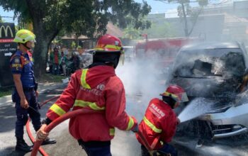 Mobil Honda Freed Terbakar di Jalan Ahmad Yani Padan