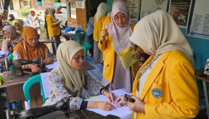 Pengabdian Berdampak, UNP Cetak Calon Wirausaha Konveksi di Nagari Lubuak Batingkok
