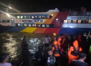 Kapal Mentawai Fast Kandas di Muara Padang, Ratusan Warga Asing Dievakuasi