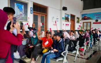 Merah Putih Menggema di Stasiun dan Kereta Api, Sumbar Semarakkan HUT ke-81