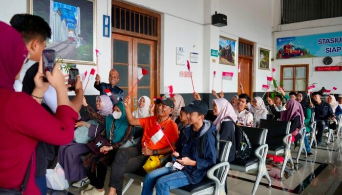 Merah Putih Menggema di Stasiun dan Kereta Api, Sumbar Semarakkan HUT ke-81