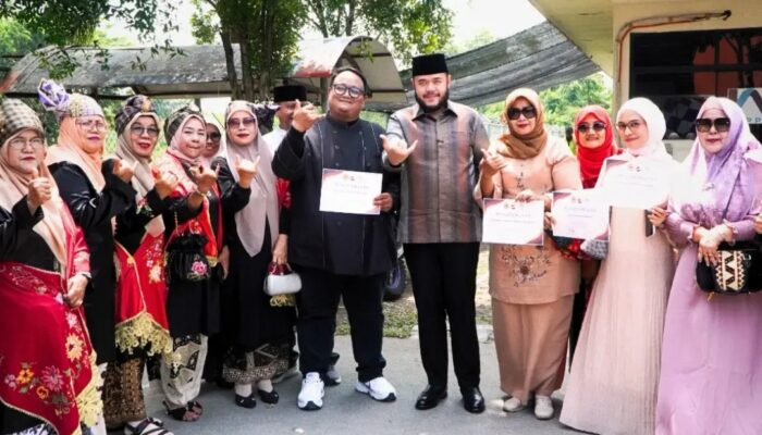 Wako Lepas Bantuan Rendang untuk Korban Gempa NTT dari Padang
