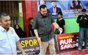 Turnamen Bulutangkis Padang Balomba 300 Peserta Berebut Hadiah Rp70 Juta