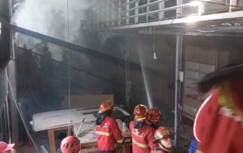 Gudang Furniture Terbakar di Padang Timur, Kerugian Capai Rp50 Juta