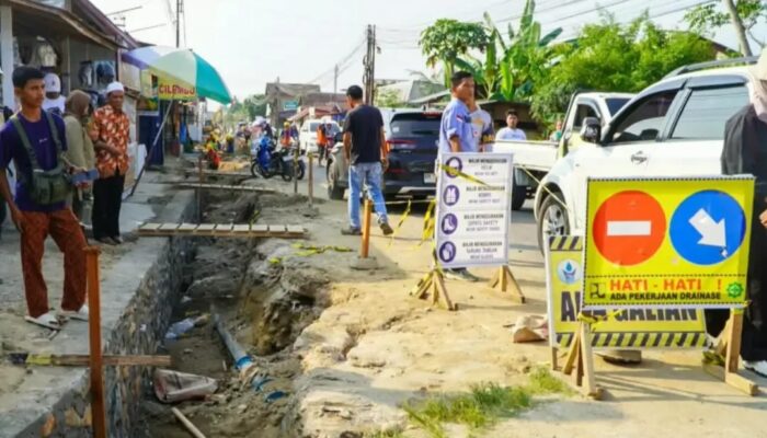Wali Kota Padang Tinjau Pembangunan Jalan dan Drainase di Koto Tangah