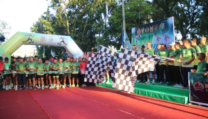 Ribuan Pelari Ramaikan HUT ke-81 TNI Fun Run 2026 di Padang