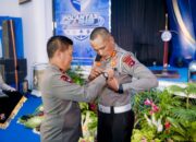 Kombes Reza Chairul Akbar Sidiq Terima Pin Emas Kapolri pada HUT Lantas ke-71