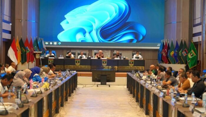 Gubernur Beri Penghargaan Perangkat Daerah Predikat A dalam Evaluasi SAKIP