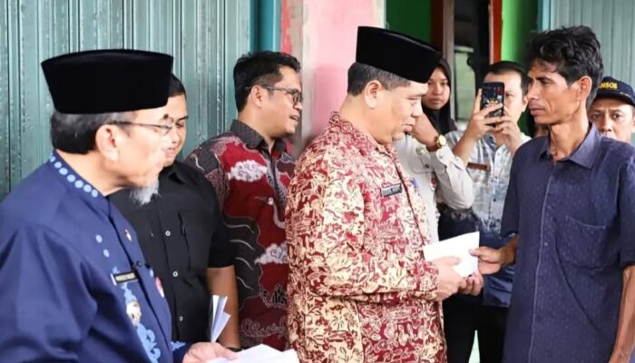 Baznas Padang Bantu 9 KK Korban Kebakaran di Limau Manis